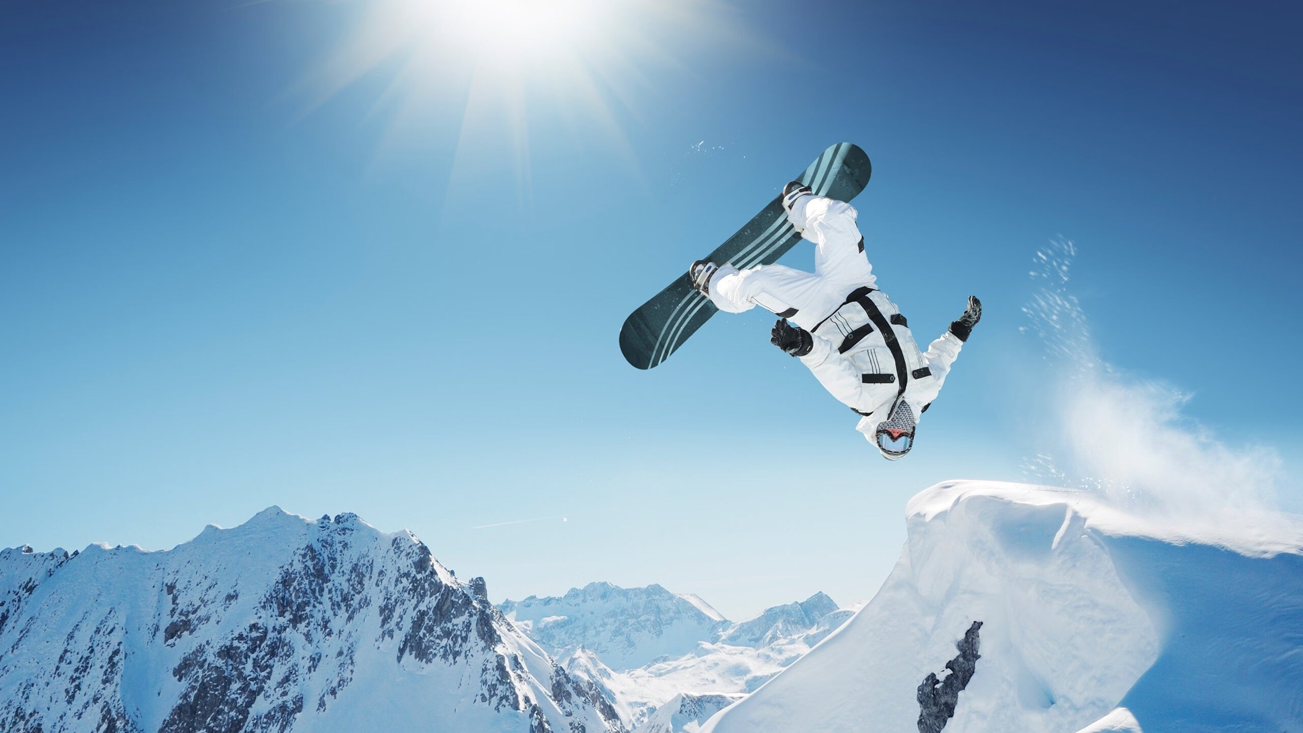 北京冬奥会火炬传递盛况空前，冰雪运动迎来高潮，北京冬奥会火炬点燃仪式